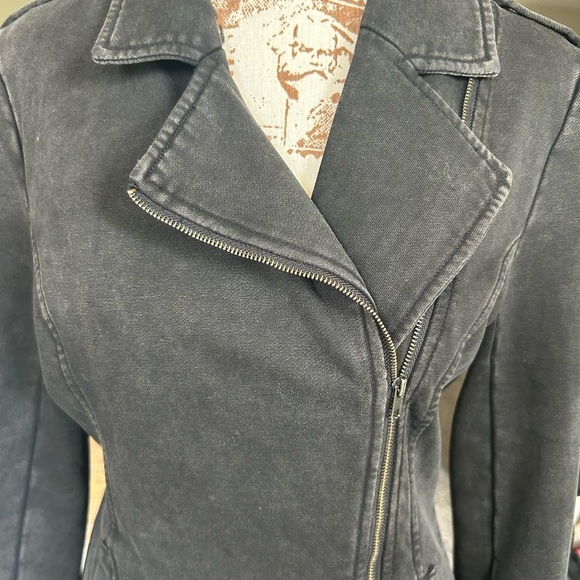 Doe & Rae black stonewash cotton blend zip up jacket with pockets
Small - Picture 2 of 8